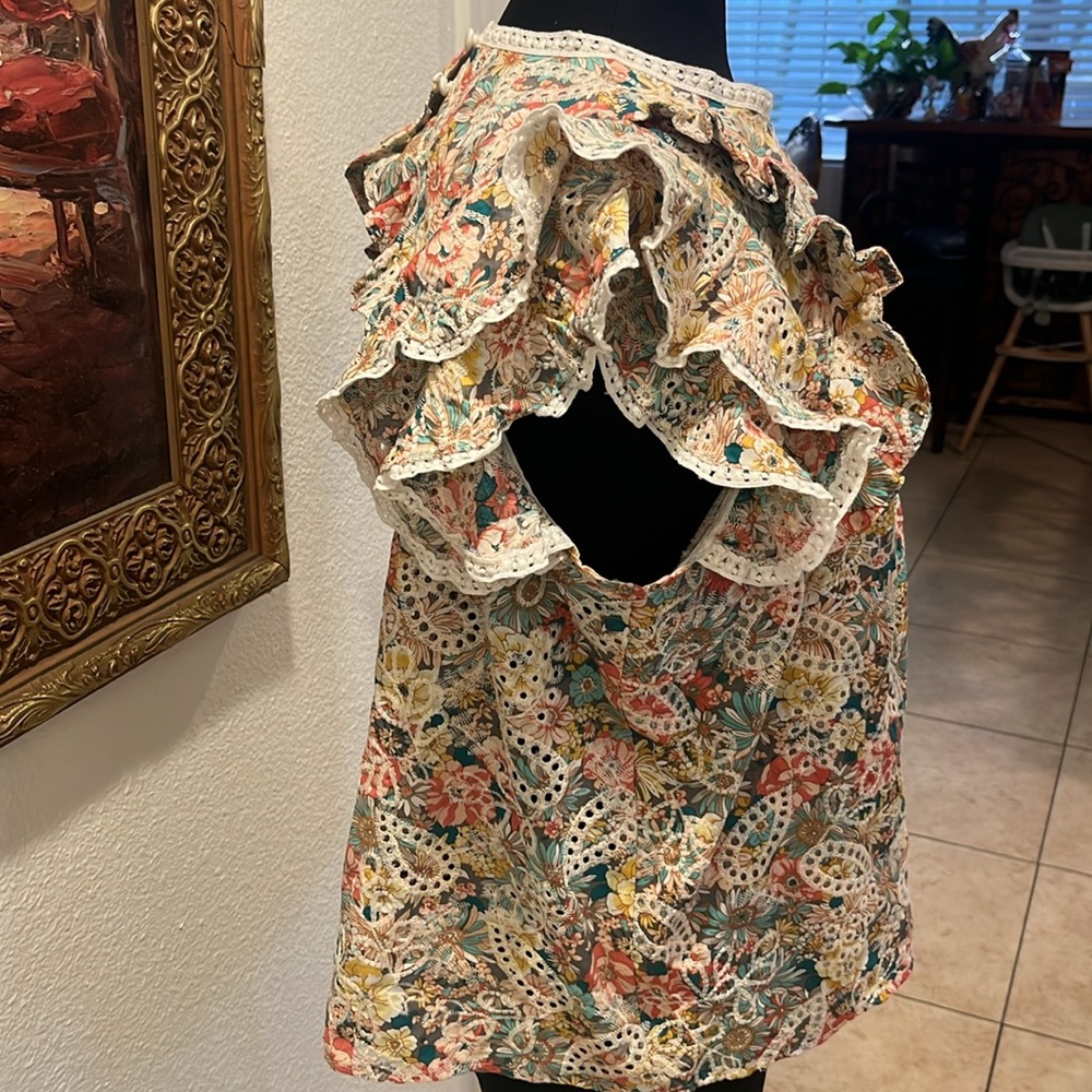 Floral Lace Ruffle Top - Picture 2 of 4